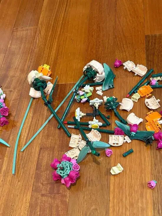 LEGO 10313 Botanical Wildflower Bouquet Set w/ Flowers & Parts – Incomplete - Picture 4 of 5